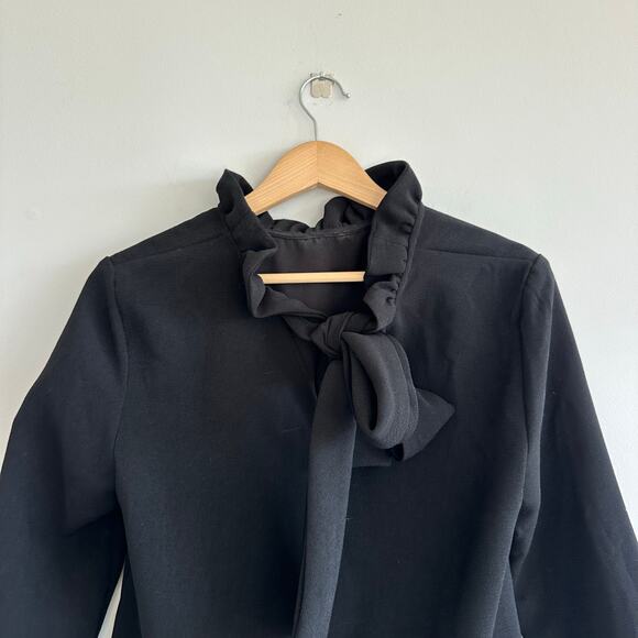 Pomander Place Tuckernuck Faye Ruffle Collar Blouse Black M - Picture 7 of 8